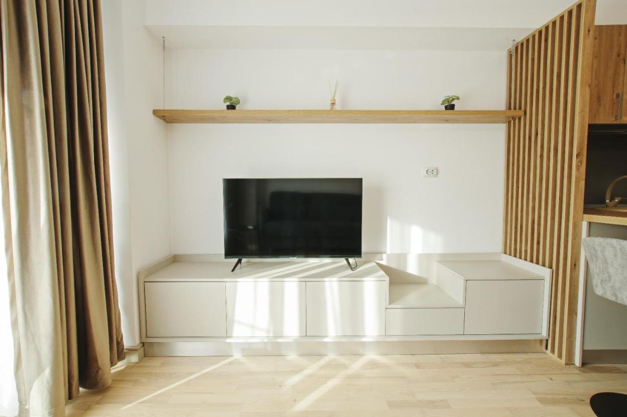 Himson-Beige Apartment Iasi Bagian luar foto