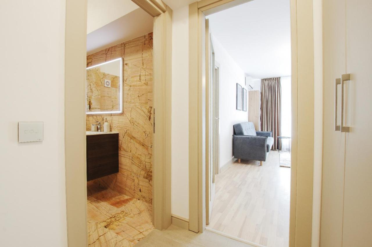 Himson-Beige Apartment Iasi Bagian luar foto