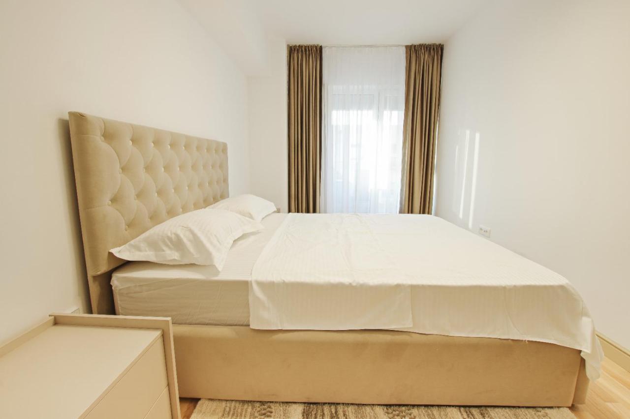 Himson-Beige Apartment Iasi Bagian luar foto