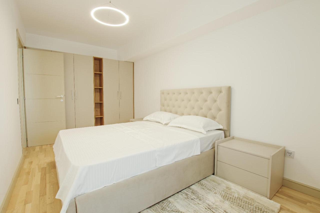 Himson-Beige Apartment Iasi Bagian luar foto