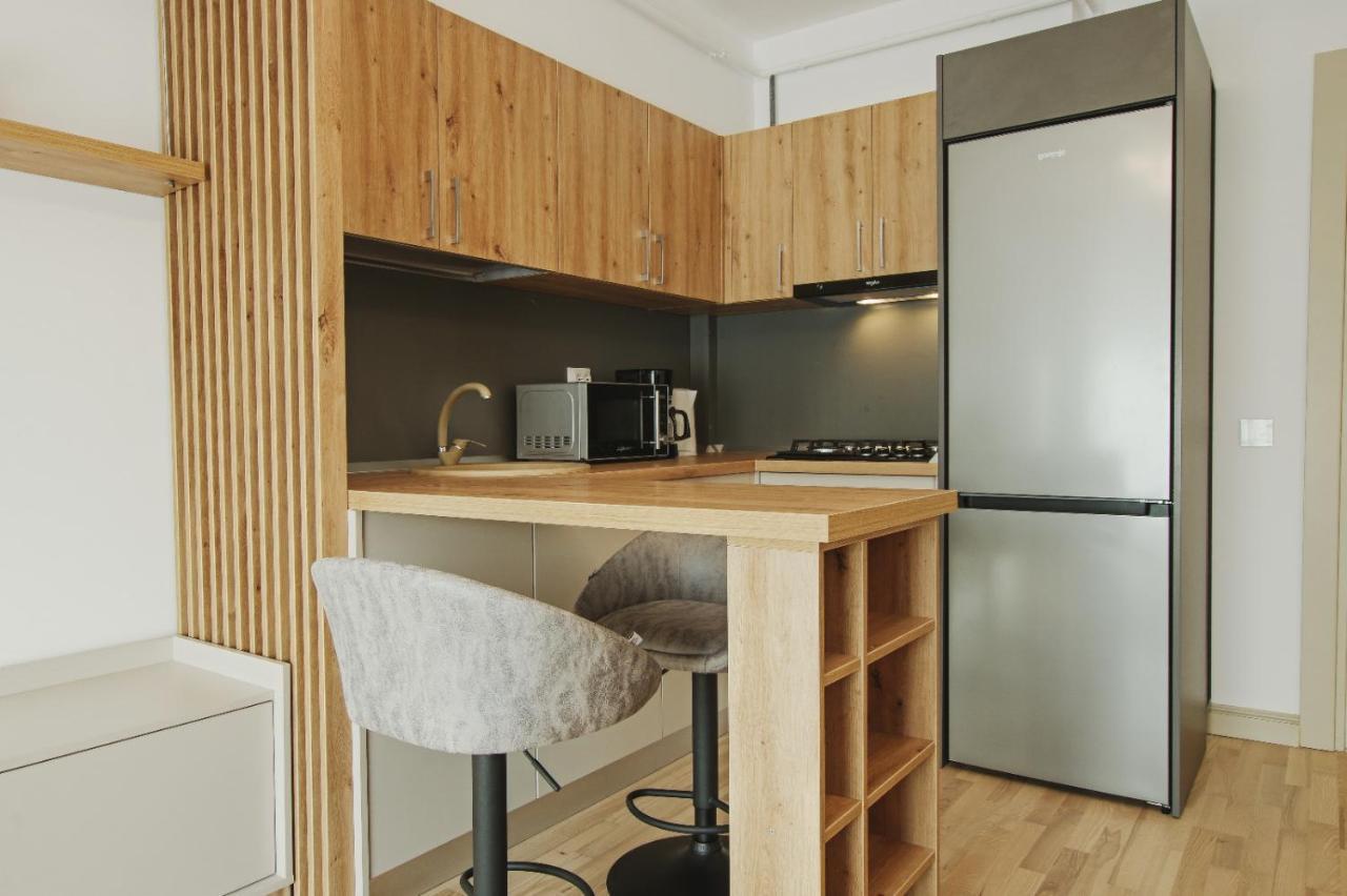Himson-Beige Apartment Iasi Bagian luar foto