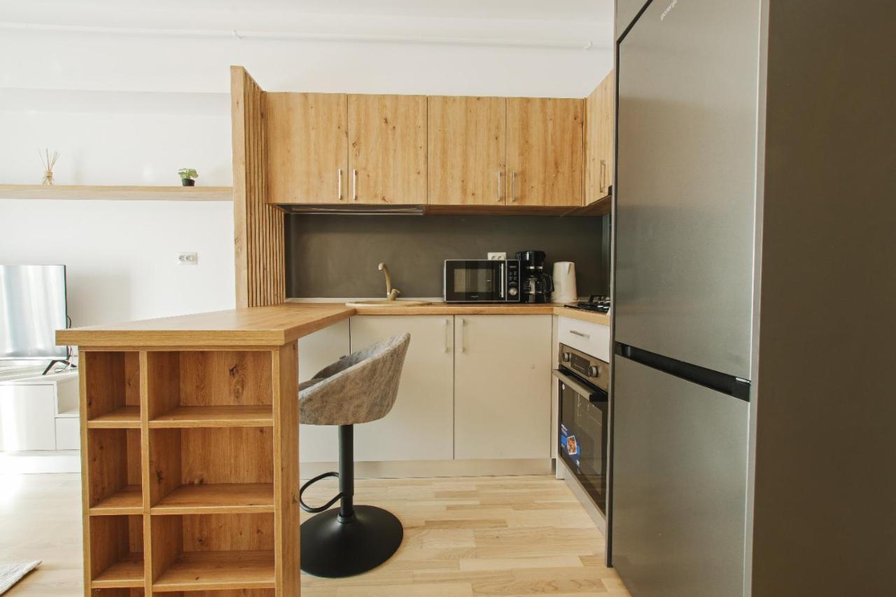 Himson-Beige Apartment Iasi Bagian luar foto