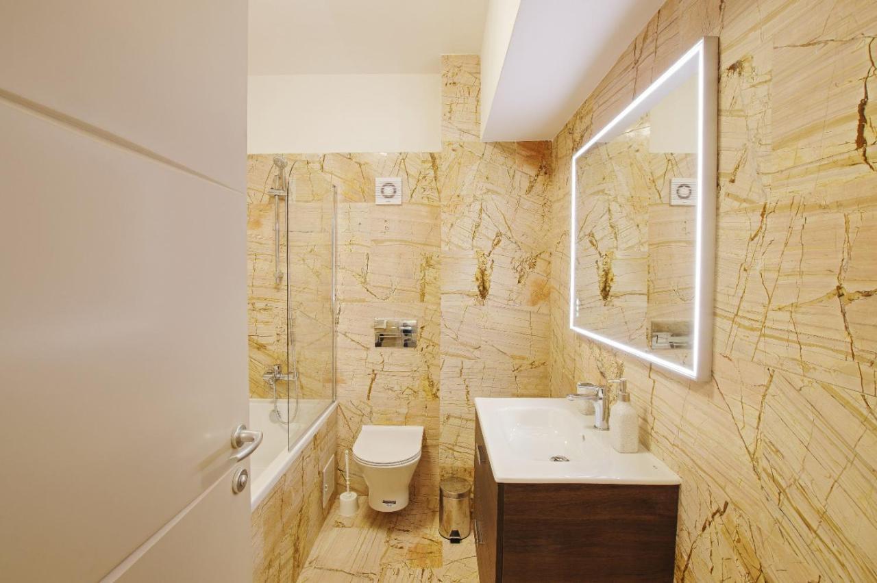 Himson-Beige Apartment Iasi Bagian luar foto